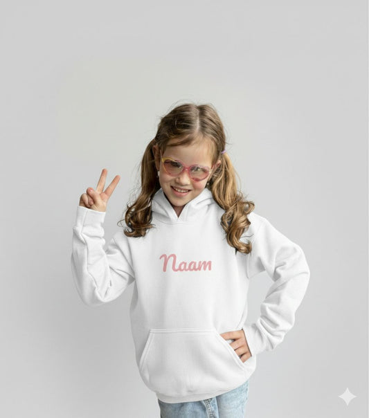 Hoodie met eigen naam – wit & roze letters
